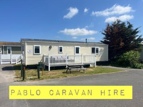 Towyn six berth en suite caravan