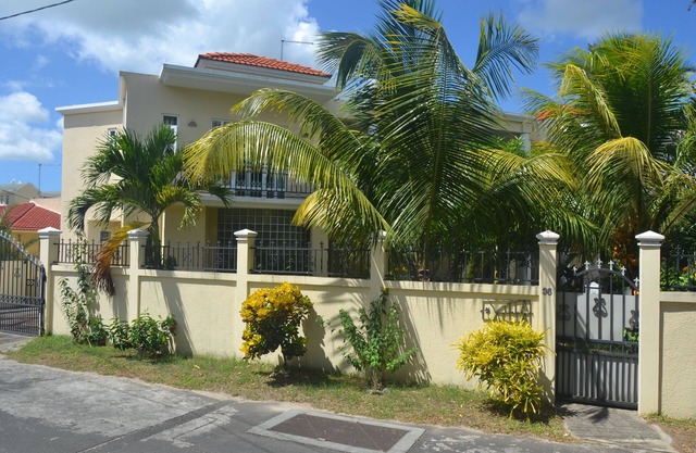 Trou aux Biches, Villa Aziza - 150m walk from beach - Luxury 3 double bedrooms
