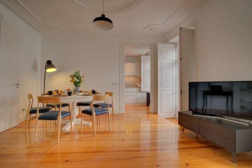 Tracey & Neill's Place in Principe Real