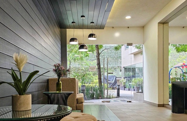 Traditional Apartment Vive Grand by Kukun