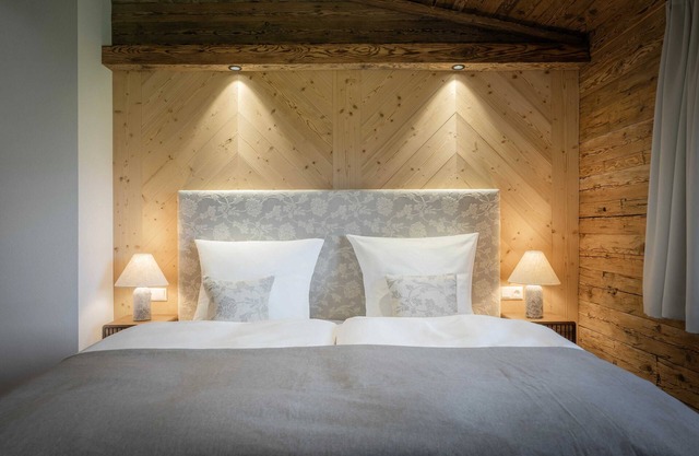 Traditional chalet wellness with lake view - the schwanenNEST at Arnestgut