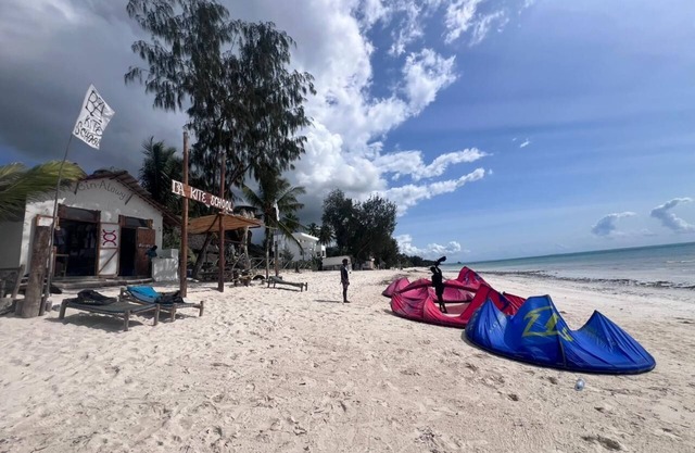 Traditional Charming 4-bedroom house in Zanzibar with WiFi and garden