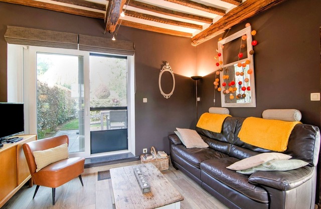 Traditional Cottage with private terrace