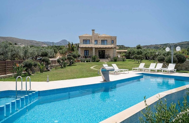 Traditional Crete Villa | Villa Horizon | 3 Bedrooms | Private Pool & Ouotdoor.