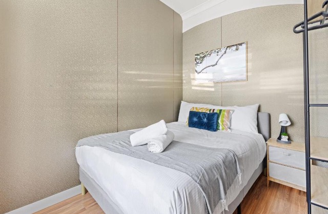 Traditional Double Room in Glebe - Nearby USYD - Shared Bathroom