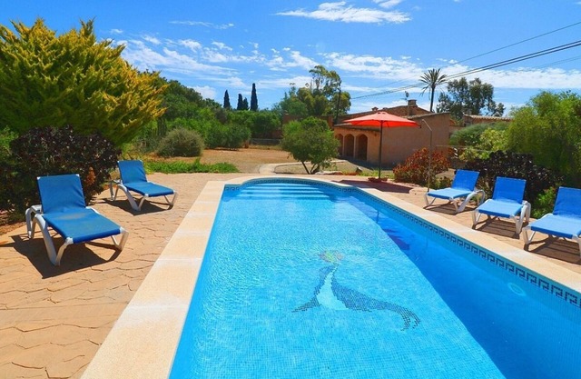 Traditional Finca with Countryside Views, Private Pool, close to Beaches and 300 m to Es Llombards!