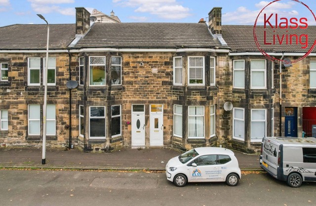 Traditional ground floor apartment close to train station