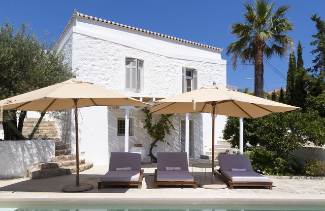 Traditional House With Pool in Spetses Village - 100m from the Sea