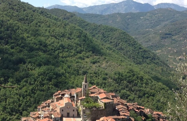 traditional house in beautiful APRICALE, Liguria, experience the real Italy!