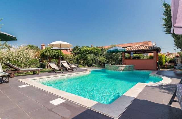 Traditional Istrian House - Family Apartment with swimming pool - near Kamenjak