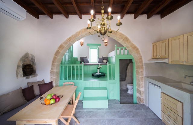 Traditional loft 5 mins fron the beach in Gennadi