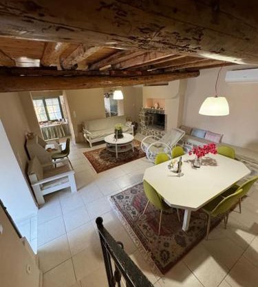 Traditional maisonette just 15' from Kalamata