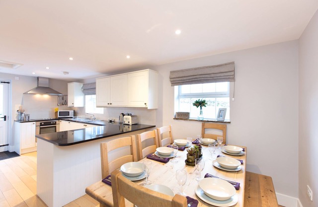 Traditional stone cottage in Hurdlow, sleeps up to 8 guests in 4 bedrooms.
