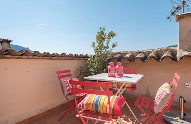 Traditional Stone Townhouse, Quiet location with Stunning Mountain Views
