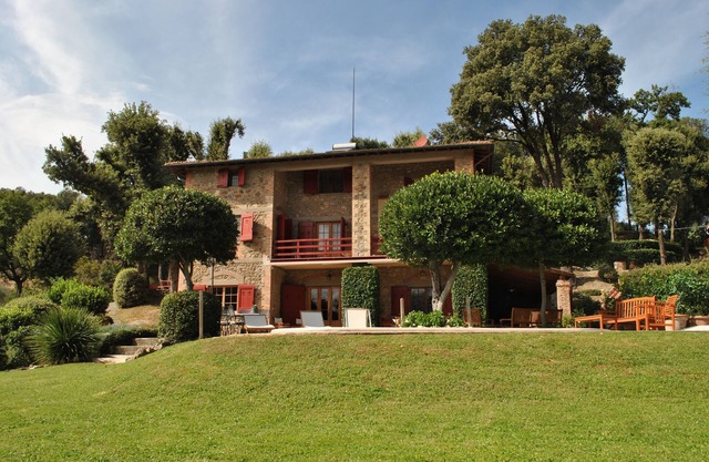 traditional Tuscan Villa, the perfect retreat for families and friends