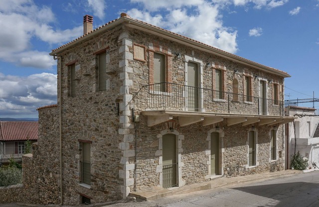 Traditional villa in Peloponnese with Charming Mountain View