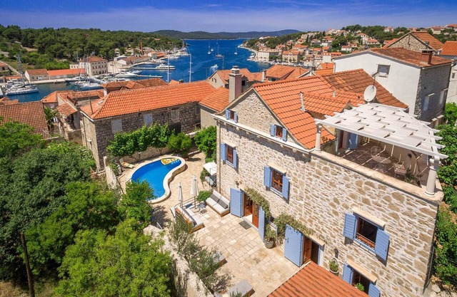 Traditional Villa Vicina with Private Pool in Milna, Brac Island