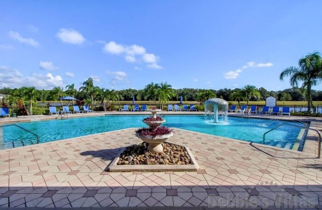 Trafalgar Village 4 bed / 3 bath pool & spa