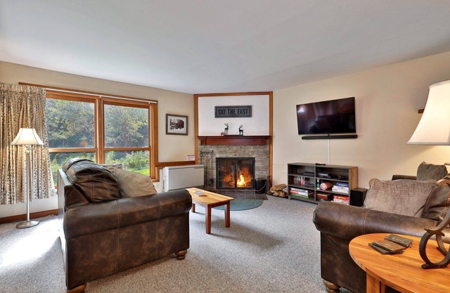 Trail Creek Killington Condos #18: Ski Home Trail. Bus. Hot Tub. Pool.