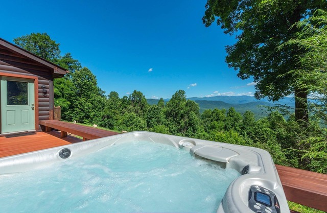 Trail Magic | Pet-friendly, Hot Tub, Fire Pit & Year-round Mountain Views!