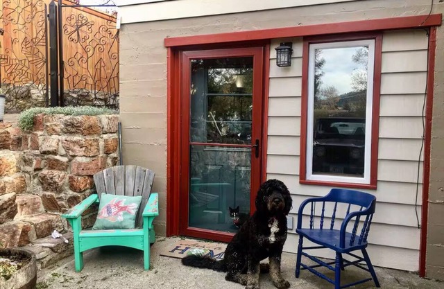 Trails, Tails & Town – Pet-Friendly Stay Near It All
