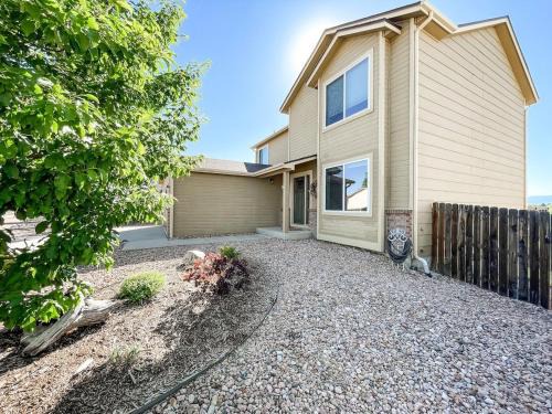 Trailside Getaway - mins to Ft Carson & Airport