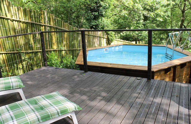 Tranquil studio with private pool- 5 mins walk to stunning medieval village!