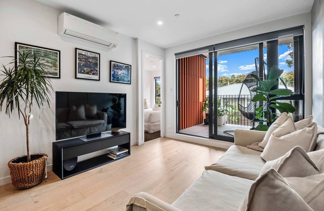 Tranquil 2 Bd Apt with AC, WIFI, & 10 min from CBD