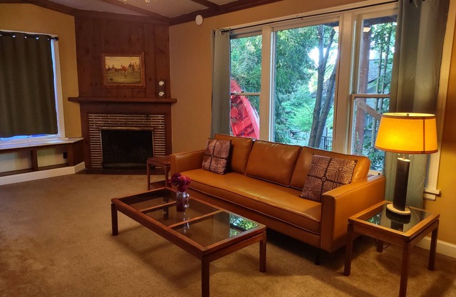 Tranquil 2+-bedroom apartment in Portland