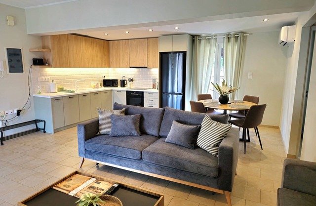 Tranquil 2BR Penthouse Petralona