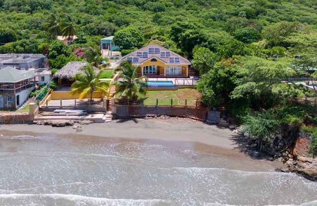 Tranquil 3-bedroom villa on beachfront lot with Pool, Gazebo and Private Beach
