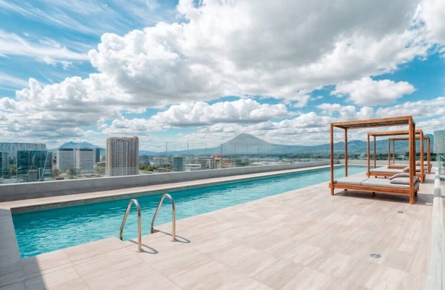 Tranquil 3-bedroom apartment with fitness room and pool in Ciudad de Guatemala