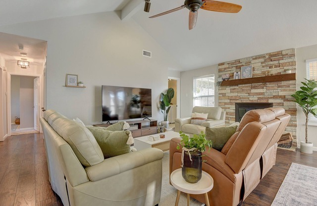 Tranquil and Cozy Retreat just minutes from Lake Ray Hubbard. Pets welcome!