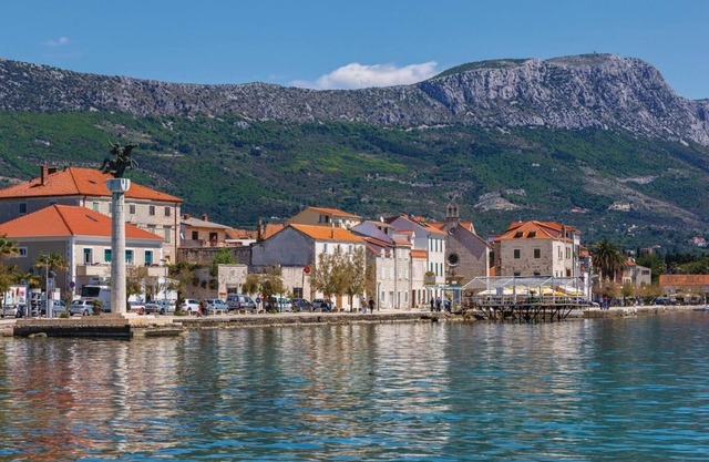 Tranquil and Stylish Apartment Kastel Novi - Studio Apartment with Garden