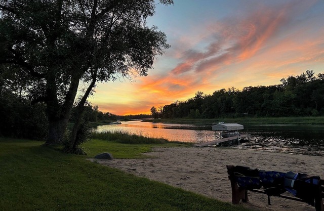 Tranquil cabin with AC on charming Lake Sarah.