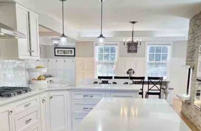 Tranquil Convenient Location 6-bedroom Bright Modern Farmhouse Arcade Huge Yard