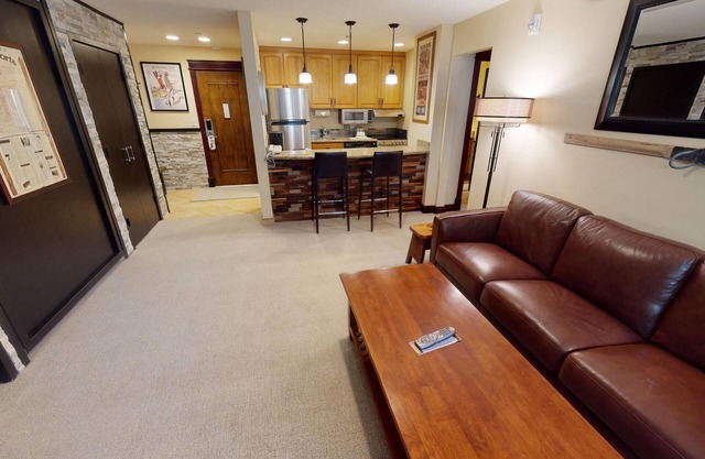 Tranquil Creekside Retreat - Bfast & Hskping Incl!