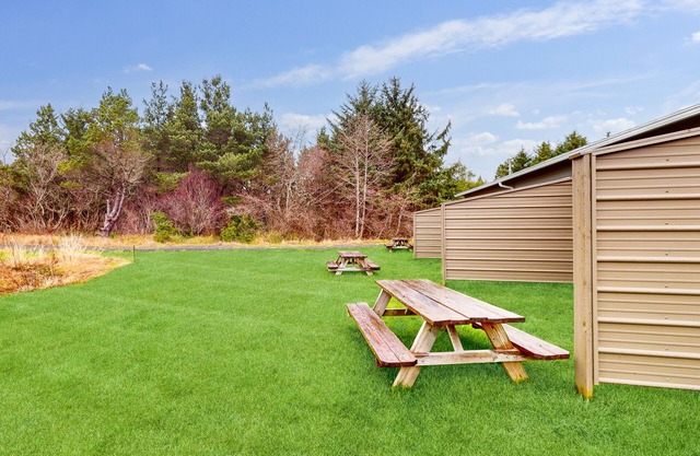 Tranquil dog-friendly condo with hot tub, kitchenette, fireplace, dune views