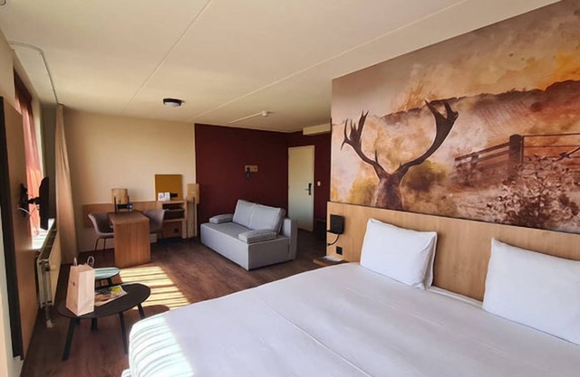 Tranquil escape near scenic nature trails, Beach access & top culinary spots