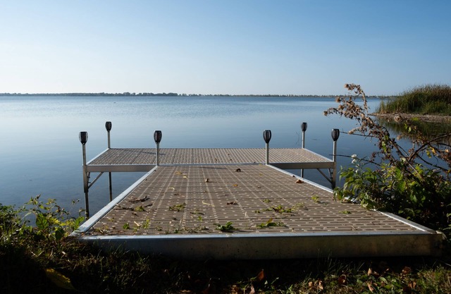 Tranquil family friendly waterfront chalet