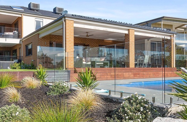 Tranquil Family Friendly, City/Bay Views, Pool and Spa - Mt Martha