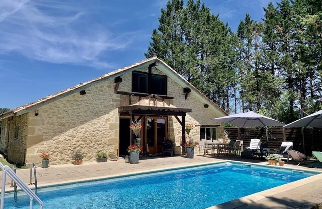 Tranquil farmhouse property with private pool