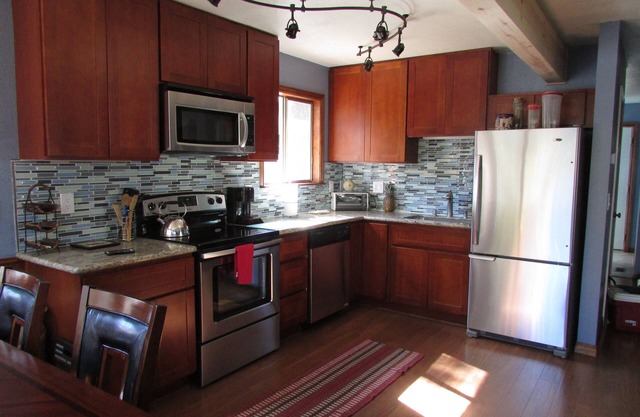 Tranquil fully renovated spacious home a few steps from Barton Meadow