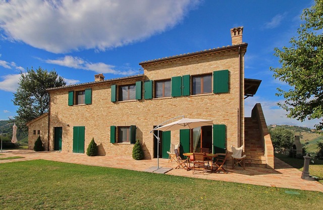 Tranquil Hilltop Cottage