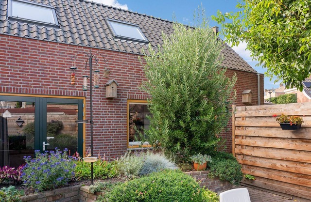 Tranquil holiday home in Goirle with garden