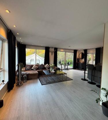 Tranquil home close to downtown
