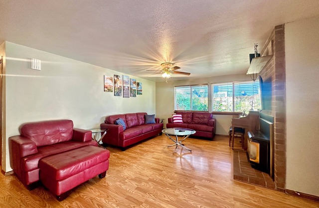 Tranquil Home Near Shopping Area & Restaurants - 3 min Walk from Lovely Park