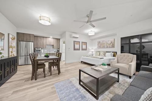 Tranquil Lake Oswego Luxury Studio