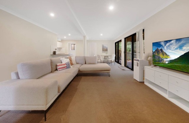 Tranquil Lower-Level Retreat | 7 Mins to Beach