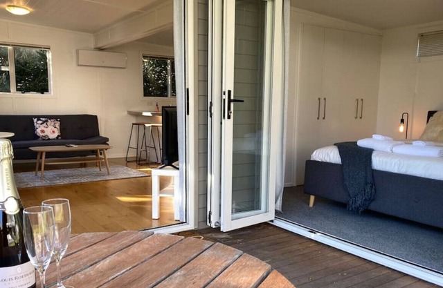 Tranquil Nest Escape with deck and garden